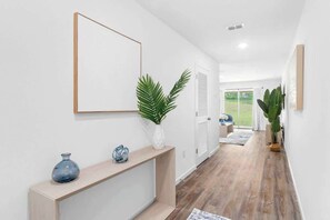 Interior - Springhill Retreat! 3 Bed, 2 Bath! (Spring Hill)