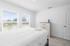 House, Multiple Beds, Kitchen, Garden View (13097 Scottville St) | 3 bedrooms, individually decorated, individually furnished, bed sheets