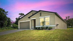 A single-story house with a garage, a front lawn, and a driveway. - Springhill Retreat! 3 Bed, 2 Bath! (Spring Hill)