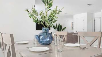 House, Multiple Beds, Kitchen, Garden View (13097 Scottville St) | Dining