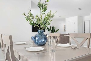 House, Multiple Beds, Kitchen, Garden View (13097 Scottville St) | Dining