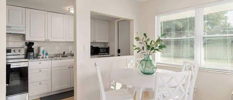 House, Multiple Beds, Kitchen, Garden View (5532 20th st) | Private kitchen