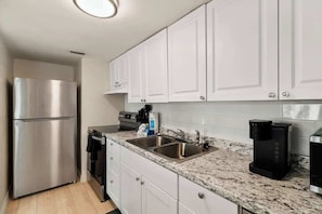 獨棟房屋, 多張床, 廚房, 花園景觀 (5532 20th st) | 私人廚房 | 咖啡機/沖茶器