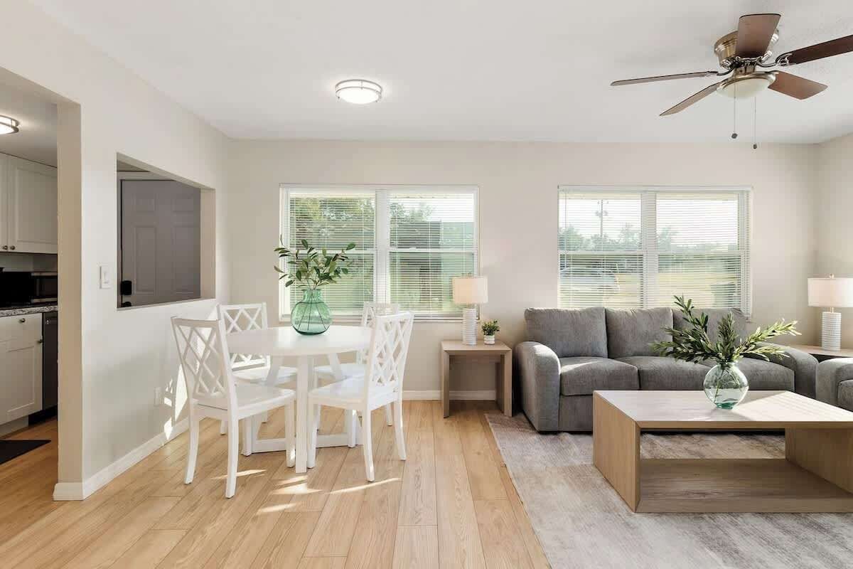 Hus, flere senger, kjøkken, hageutsikt (5532 20th st) | Oppholdsområde