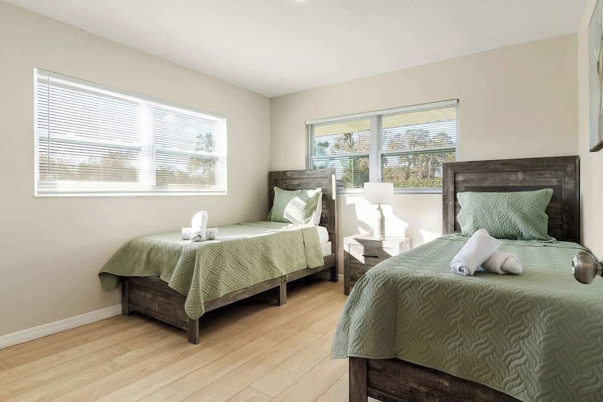 2 bedrooms, individually decorated, individually furnished, bed sheets