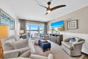 Townhome, Multiple Beds (Pirate Cove Villas #111) | Living area