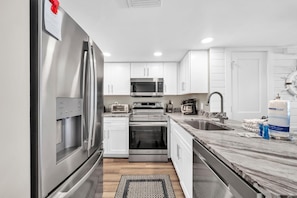 Townhome, Multiple Beds (Pirate Cove Villas #111) | Private kitchen