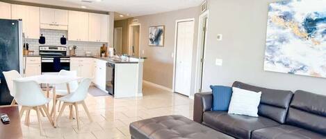 Casa, varias camas, cocina, vistas al jardín (37132 Grassy Hill ) | Zona de estar