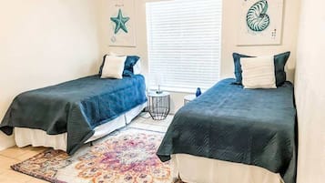 Casa, varias camas, cocina, vista al jardín (37132 Grassy Hill ) | Vista desde la habitación