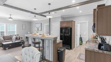 House, Multiple Beds, Patio, Pool View (10047 Collingwood ) | Interior