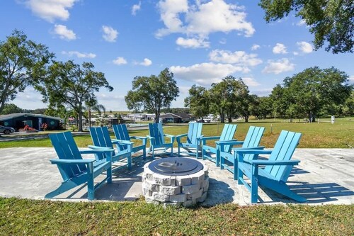 Comfy 2 Bedroom Home, Dade City!