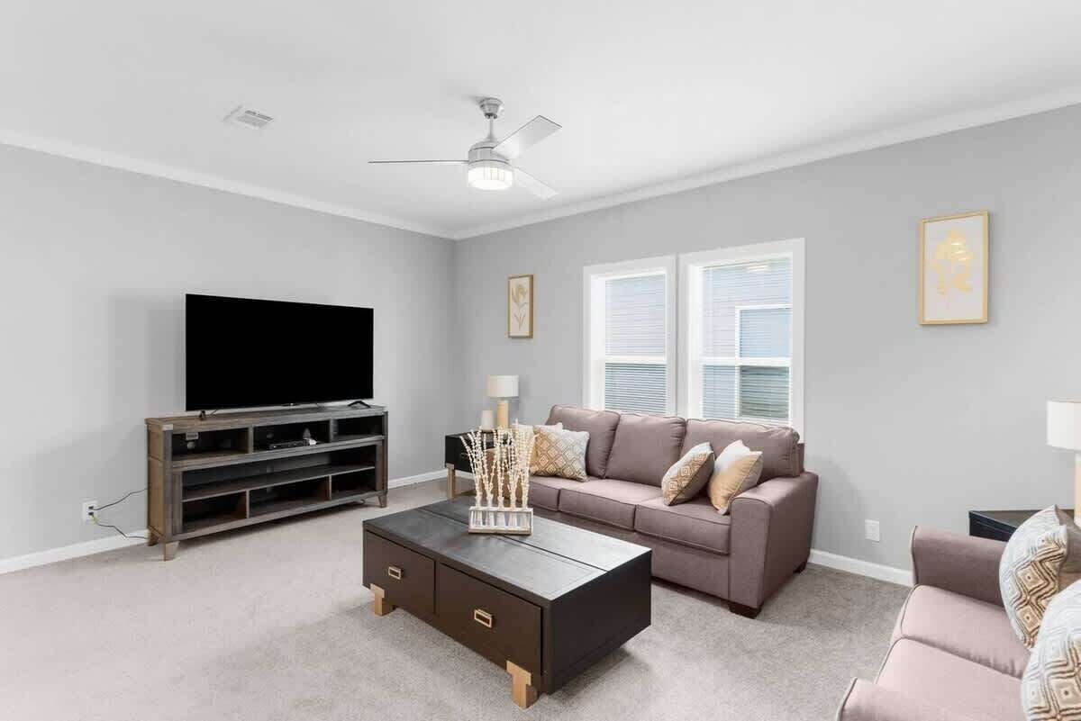 House, Multiple Beds, Patio, Pool View (10047 Collingwood ) | Living area