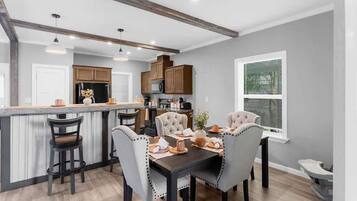 House, Multiple Beds, Patio, Pool View (10047 Collingwood ) | 2 bedrooms, individually decorated, individually furnished, bed sheets