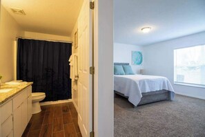 Casa, varias camas, patio, vistas al jardín (37135 Grassy Hill ) | 3 dormitorios, decoración individual, mobiliario individual