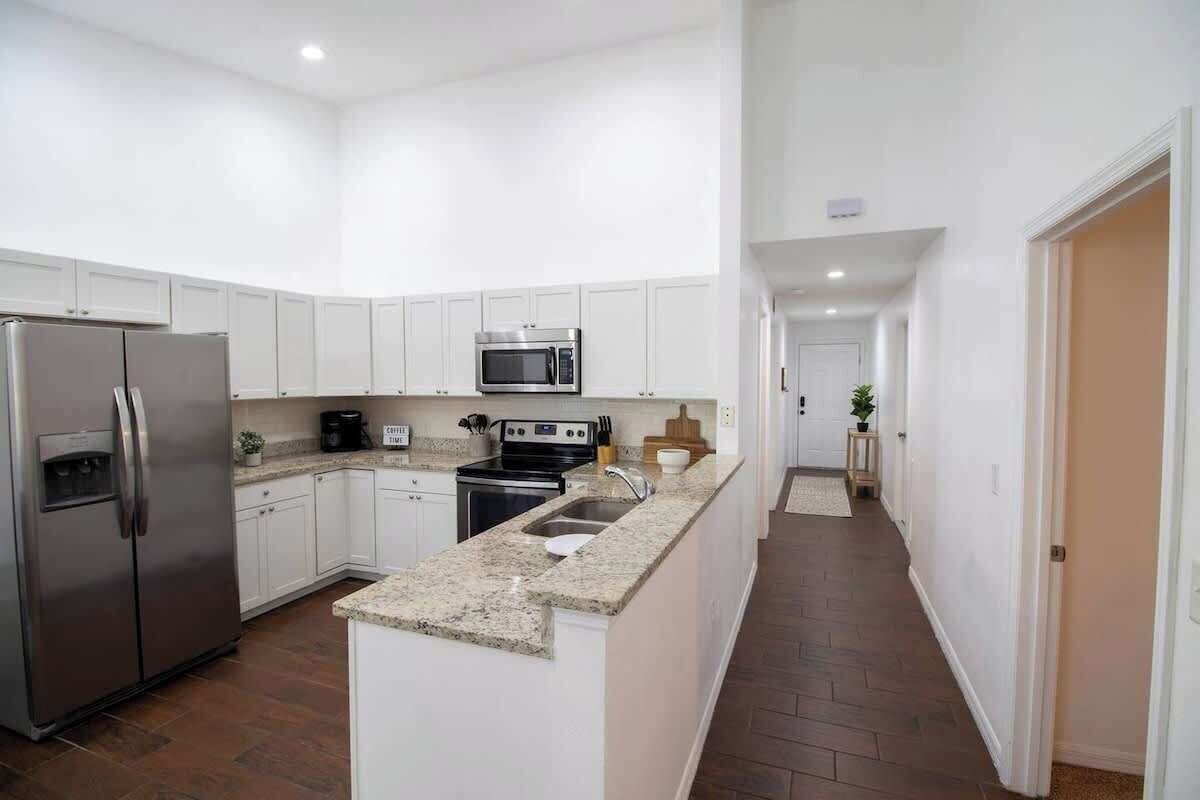 Nhà, nhiều giường, sân hiên, quang cảnh vườn (37135 Grassy Hill ) | Bếp riêng | Dụng cụ pha cà phê/trà 