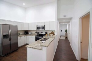 Casa, várias camas, varanda, vista para o jardim (37135 Grassy Hill ) | Cozinha privada | Cafeteira/chaleira