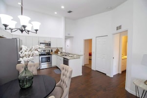 Casa, várias camas, varanda, vista para o jardim (37135 Grassy Hill ) | Parte interna