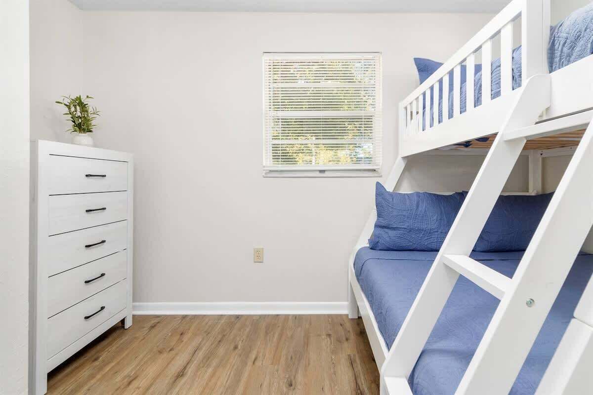 單棟房屋, 多張床, 露台, 花園景 (38604 Naomi Ave) | 2 間睡房、獨特設計、獨特裝修、床單