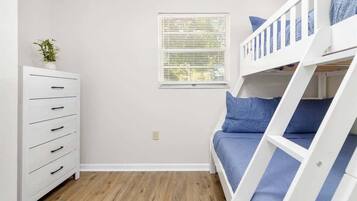 House, Multiple Beds, Patio, Garden View (38604 Naomi Ave) | 2 bedrooms, individually decorated, individually furnished, bed sheets