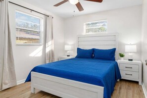 Hus, flere senger, terrasse, hageutsikt (38604 Naomi Ave) | 2 soverom, individuelt dekorert, individuelt innredet og sengetøy