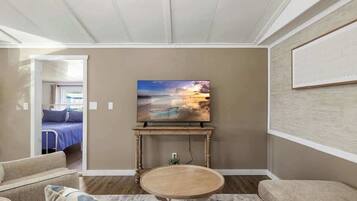 House, Multiple Beds, Pool Access, Garden View (10034 Hamp Dr) | Living area