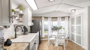 House, Multiple Beds, Pool Access, Garden View (10034 Hamp Dr) | Private kitchen | Coffee/tea maker