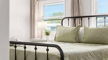 House, Multiple Beds, Pool Access, Garden View (10034 Hamp Dr) | 3 bedrooms, individually decorated, individually furnished, bed sheets