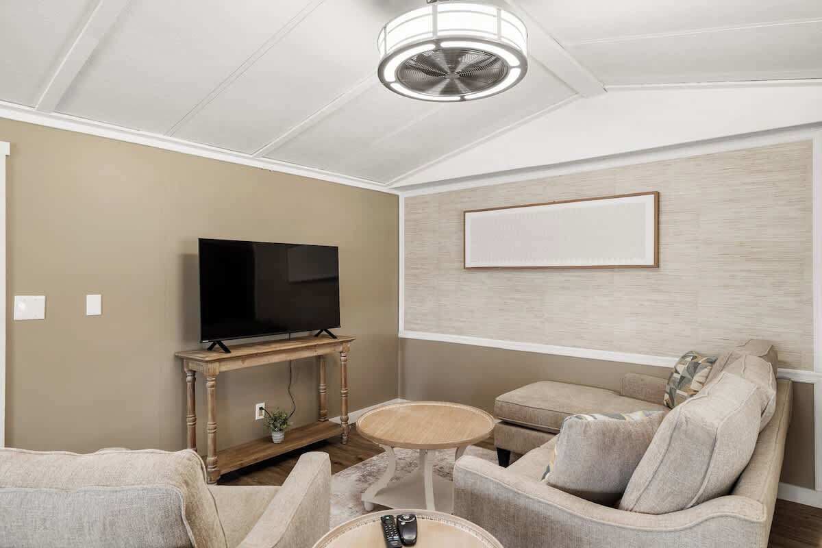 House, Multiple Beds, Pool Access, Garden View (10034 Hamp Dr) | Living area