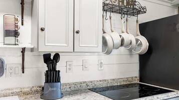 House, Multiple Beds, Pool Access, Garden View (10034 Hamp Dr) | Private kitchen | Coffee/tea maker