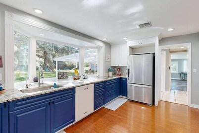 Executive 5 Bedroom Pool Home, Dade City!