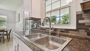 House, Berbilang Katil, Kitchen, Garden View (37329 Magnolia Ave) | Dapur peribadi | Pembancuh kopi/teh