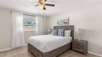 House, Multiple Beds, Kitchen, Garden View (13921 19th st #1 dad) | 2 bedrooms, individually decorated, individually furnished, bed sheets