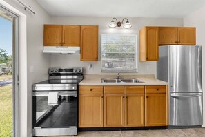 House, Multiple Beds, Kitchen, Garden View (13921 19th st #1 dad) | Private kitchen | Coffee/tea maker