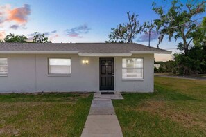 Exterior - Cozy 2 Bedroom Home, Dade City! #1 (Dade City)