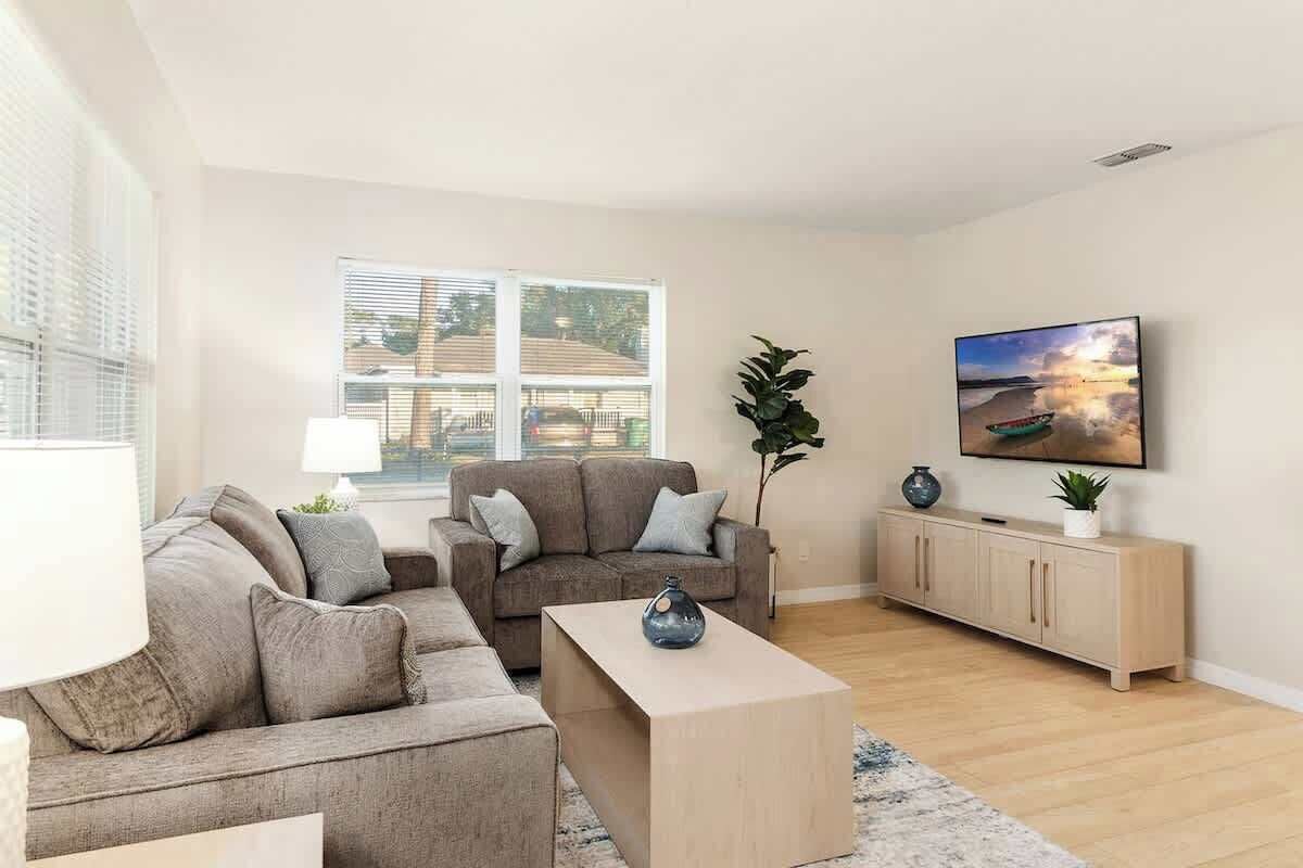 House, Multiple Beds, Kitchen, Garden View (5536 20th st ) | Living area