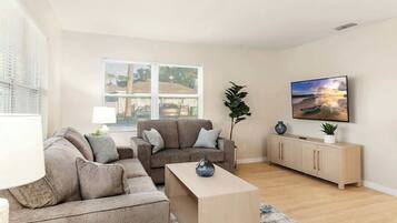 House, Multiple Beds, Kitchen, Garden View (5536 20th st ) | Living area
