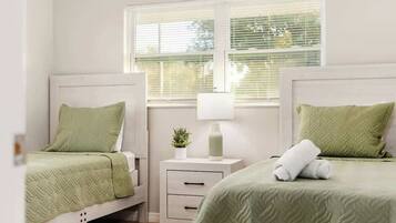 House, Multiple Beds, Kitchen, Garden View (5536 20th st ) | 2 bedrooms, individually decorated, individually furnished, bed sheets