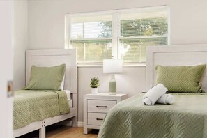 Nhà, nhiều giường, bếp, quang cảnh vườn (5536 20th st ) | 2 phòng ngủ, trang trí khác biệt 