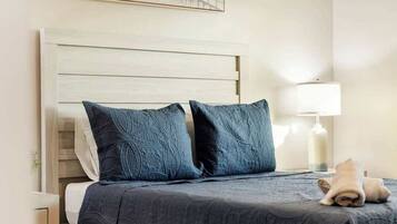 House, Multiple Beds, Kitchen, Garden View (5536 20th st ) | 2 bedrooms, individually decorated, individually furnished, bed sheets