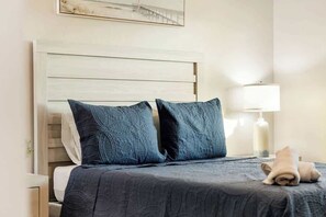 House, Multiple Beds, Kitchen, Garden View (5536 20th st )