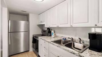 House, Multiple Beds, Kitchen, Garden View (5536 20th st ) | Private kitchen | Coffee/tea maker