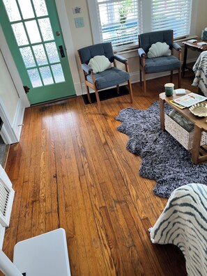 Interior - Bluffton Breeze Cottage- Peaceful Escape between two iconic lakes (Muskegon)
