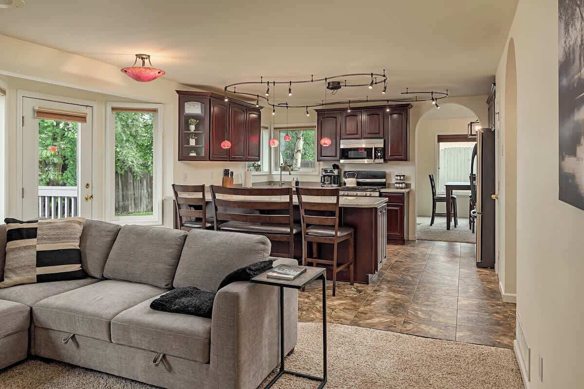 TV, fireplace, offices