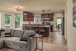TV, fireplace, offices