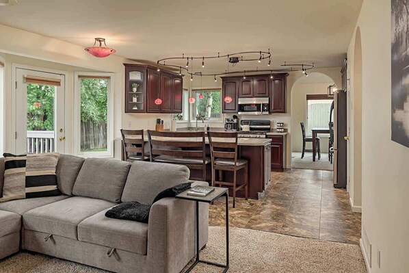 TV, fireplace, offices