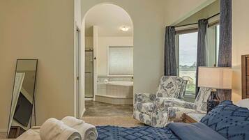 4 habitaciones, tabla de planchar con plancha, wifi y ropa de cama