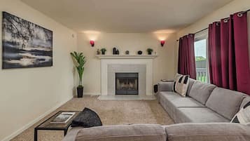 Fernseher, Kamin, Arbeitsbereiche