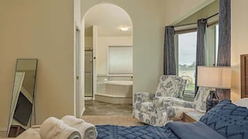 4 bedrooms, iron/ironing board, WiFi, bed sheets