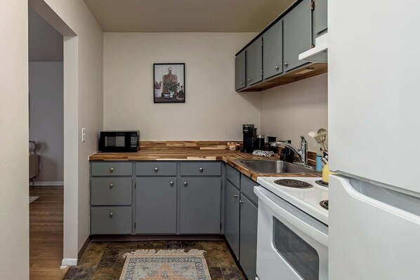 Refrigerador, microondas, horno, placa de cocina