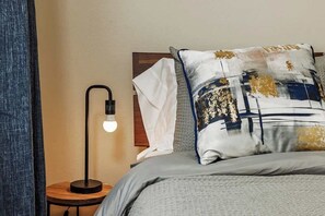 1 habitación, escritorio, tabla de planchar con plancha y wifi gratis 